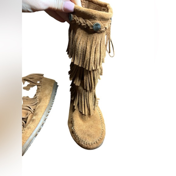 Minnetonka Kids Tall Moccasins 3 layer fringed metal studs inside zip sz 3 used - Picture 3 of 11